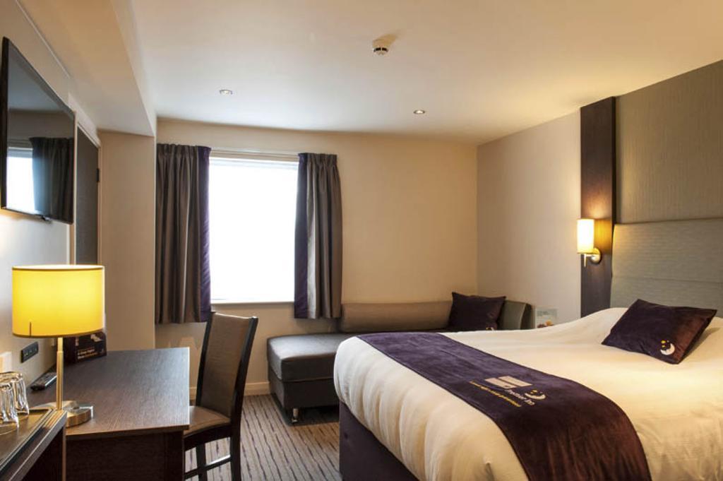 Premier Inn Merthyr Tydfil Bagian luar foto
