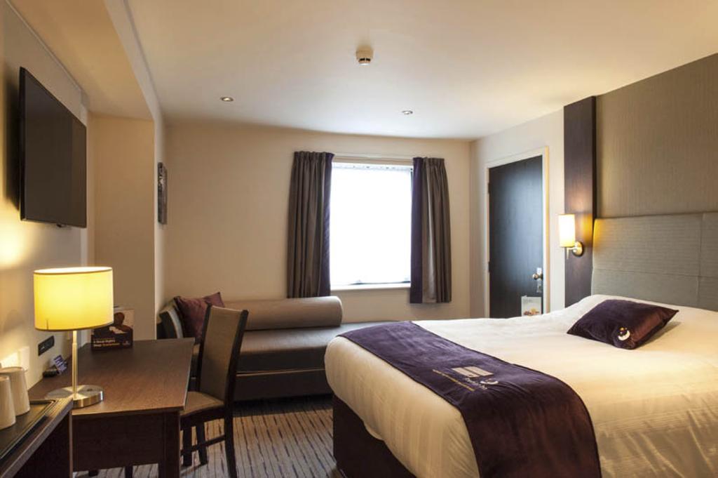 Premier Inn Merthyr Tydfil Bagian luar foto
