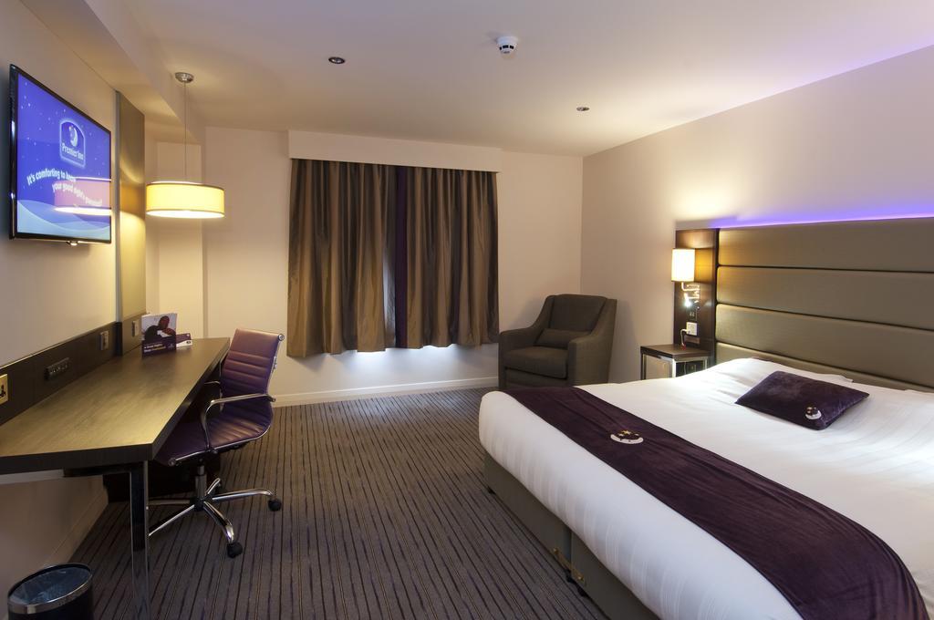 Premier Inn Merthyr Tydfil Bagian luar foto