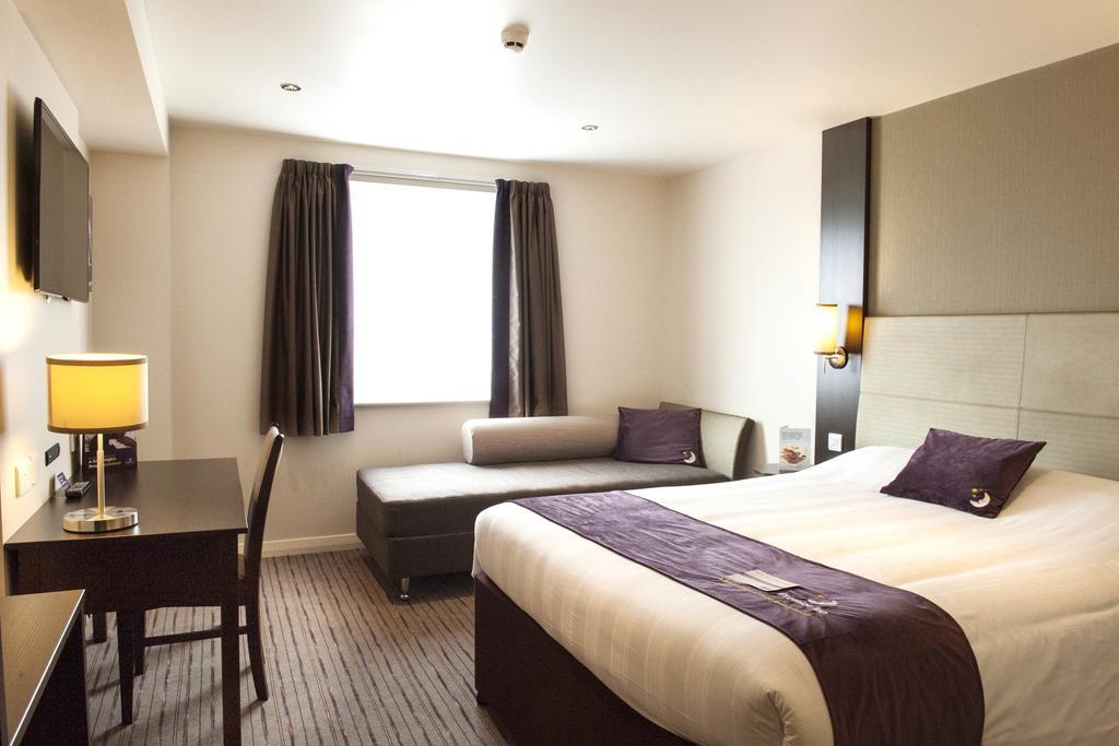 Premier Inn Merthyr Tydfil Bagian luar foto