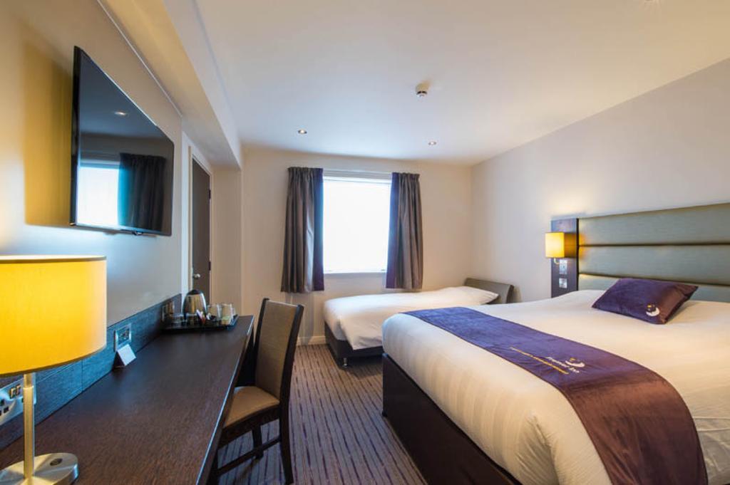 Premier Inn Merthyr Tydfil Bagian luar foto