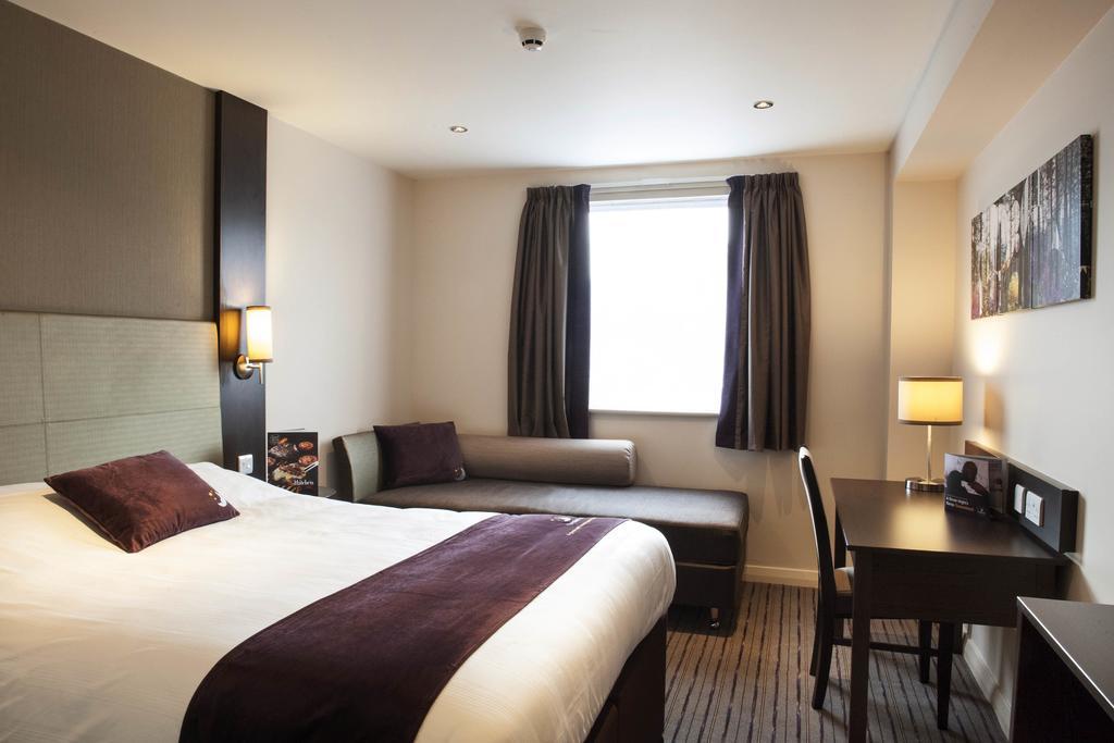 Premier Inn Merthyr Tydfil Bagian luar foto