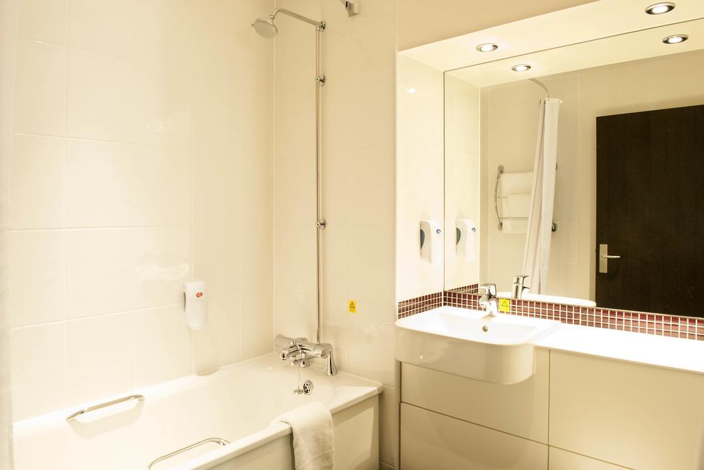 Premier Inn Merthyr Tydfil Bagian luar foto