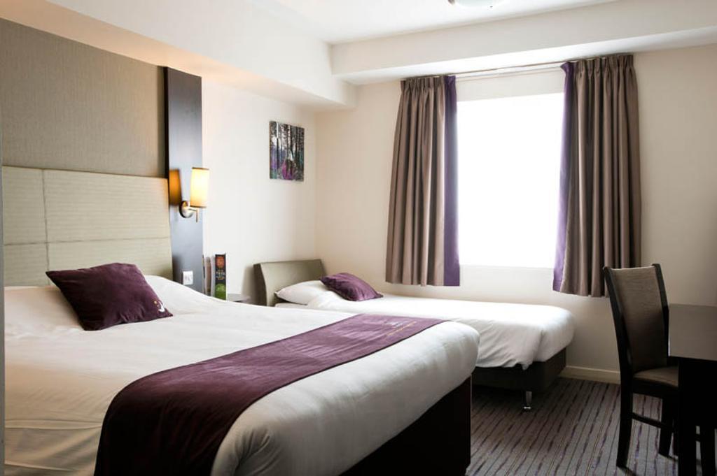 Premier Inn Merthyr Tydfil Bagian luar foto