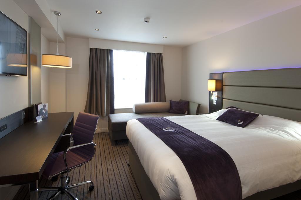 Premier Inn Merthyr Tydfil Bagian luar foto