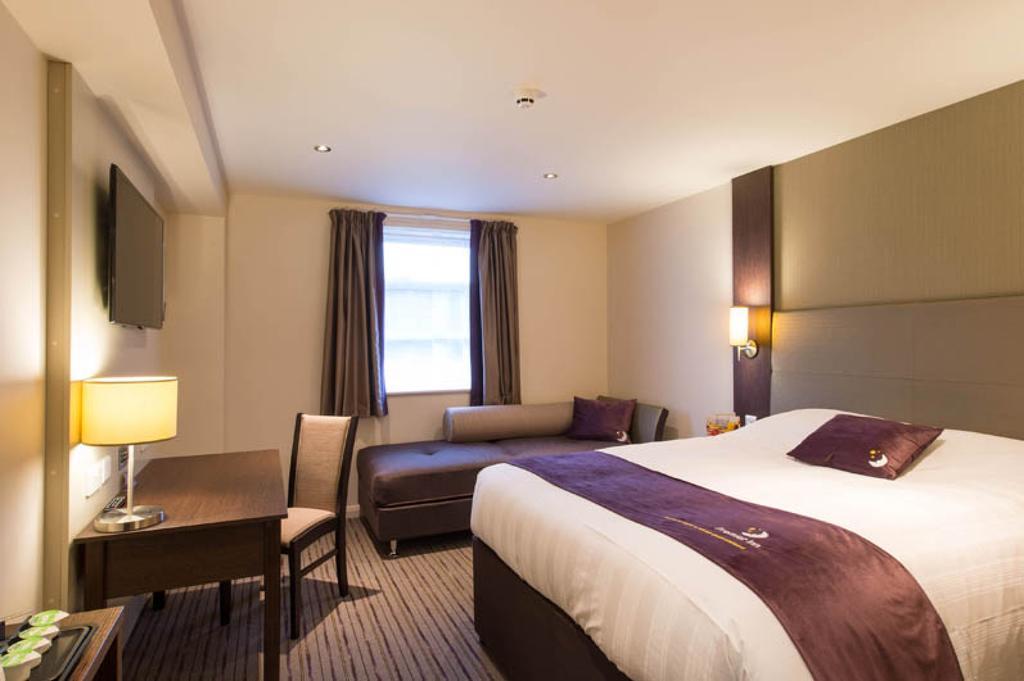 Premier Inn Merthyr Tydfil Bagian luar foto
