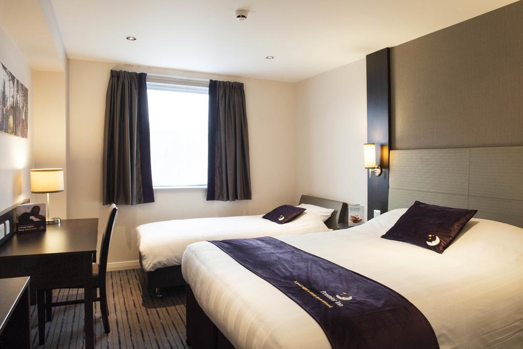 Premier Inn Merthyr Tydfil Bagian luar foto