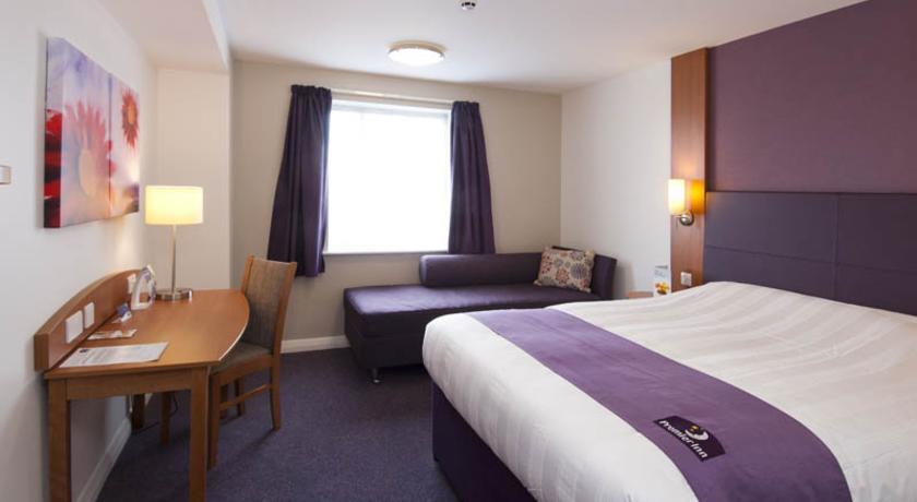 Premier Inn Merthyr Tydfil Bagian luar foto