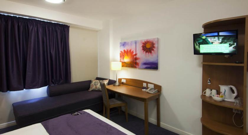 Premier Inn Merthyr Tydfil Bagian luar foto