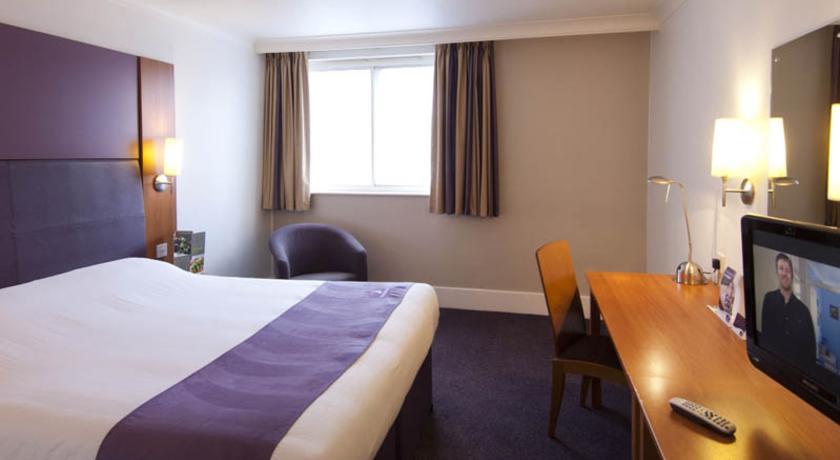 Premier Inn Merthyr Tydfil Bagian luar foto